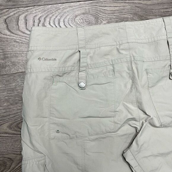 Columbia Titanium Cargo Capri Womens Size 8  Beige Pockets Hiking Fishing Outdoo - Picture 6 of 9